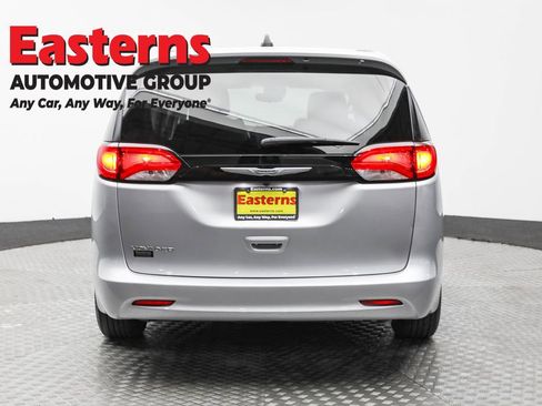 Used 2023 Chrysler Voyager LX FWD image 6