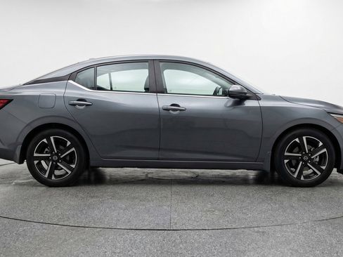 Used 2025 Nissan Sentra SV FWD image 11