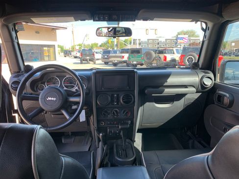 Used 2010 Jeep Wrangler Unlimited Rubicon w/ Dual Top Group image 41