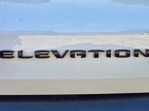 Used 2025 GMC Acadia Elevation FWD image 8