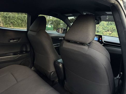 Used 2018 Toyota C-HR XLE FWD image 22
