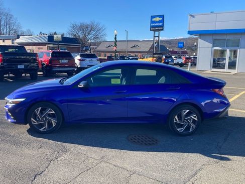 Used 2025 Hyundai Elantra Sport w/ Cargo Package image 4