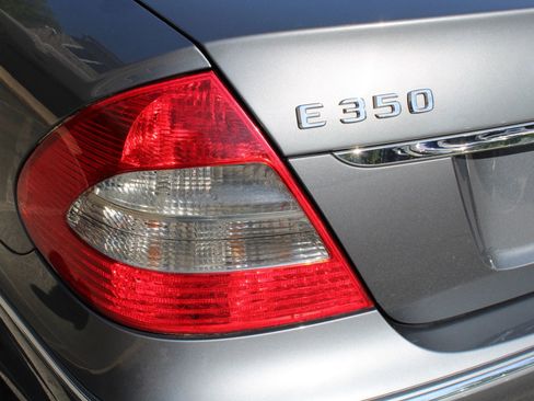 Used 2008 Mercedes-Benz E 350 4MATIC Sedan image 28
