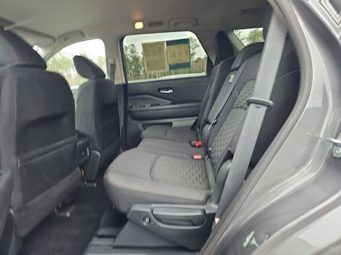 Used 2022 Nissan Pathfinder SV image 18