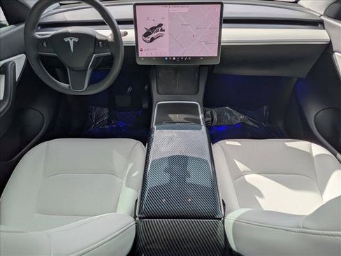 Used 2021 Tesla Model Y Long Range AWD/4WD image 17