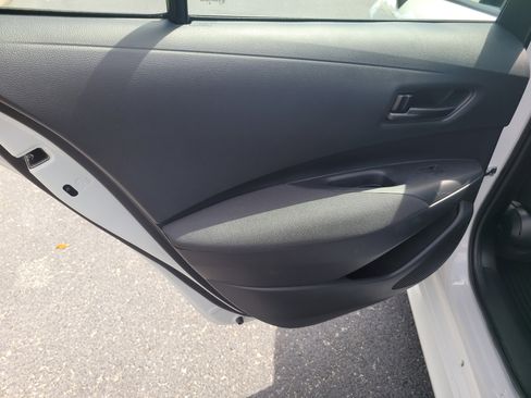 Used 2025 Toyota Corolla LE FWD image 11