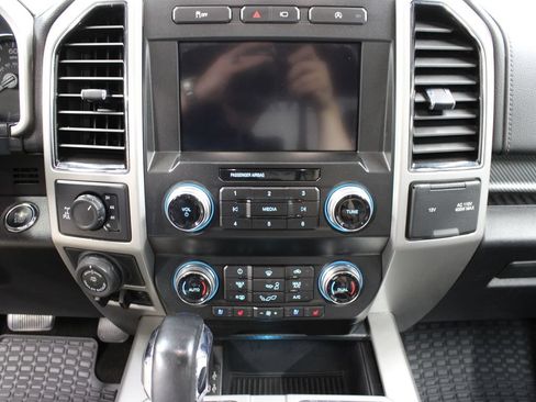 Used 2019 Ford F150 Lariat w/ Equipment Group 502A Luxury AWD/4WD image 20