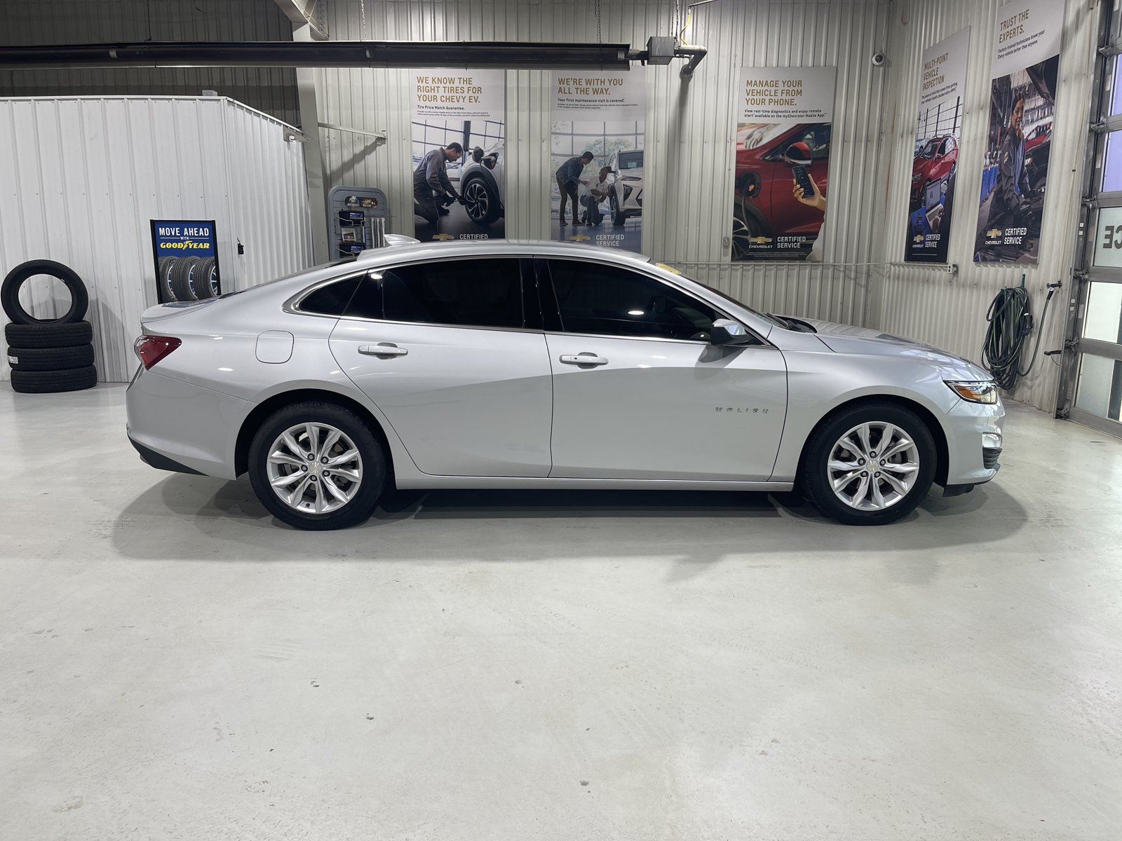 Used 2019 Chevrolet Malibu LT w/ Leather Package FWD image 9