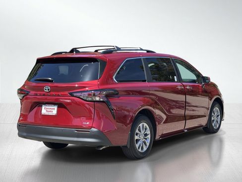 New 2026 Toyota Sienna XLE FWD image 5