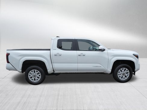 Certified 2025 Toyota Tacoma SR5 AWD/4WD image 9