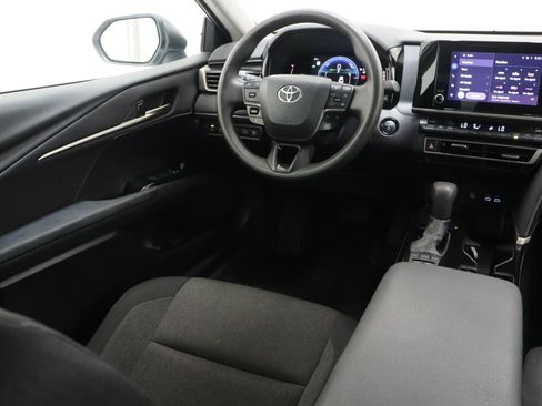 Used 2025 Toyota Camry LE w/ Convenience Package FWD image 31