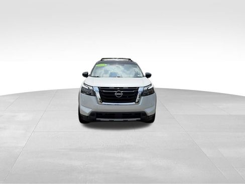 Used 2025 Nissan Pathfinder Platinum AWD/4WD image 9