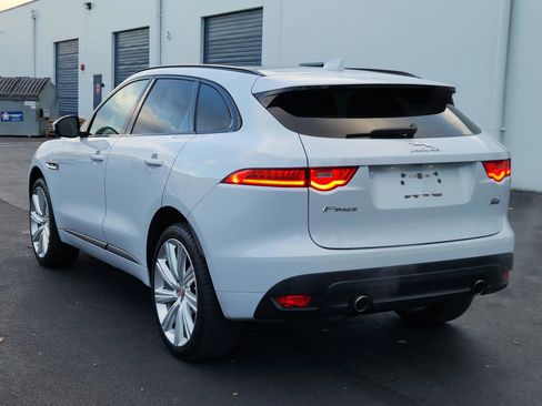 Used 2017 Jaguar F-PACE R-Sport image 3