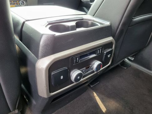 Used 2020 Ford Expedition XLT w/ Equipment Group 202A AWD/4WD image 29