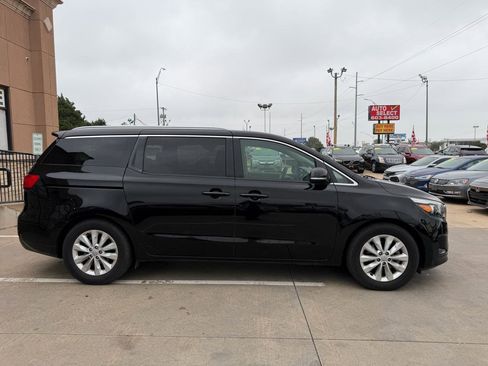 Used 2017 Kia Sedona EX FWD image 4