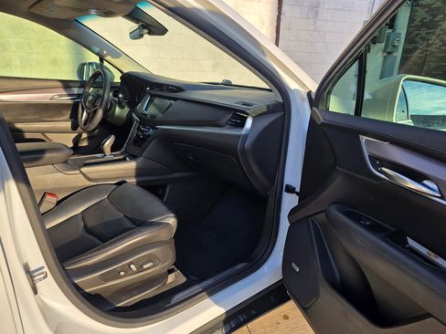 Used 2017 Cadillac XT5 Luxury w/ Driver Awareness Package image 21