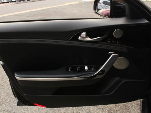 Used 2018 Kia Stinger Premium RWD image 14