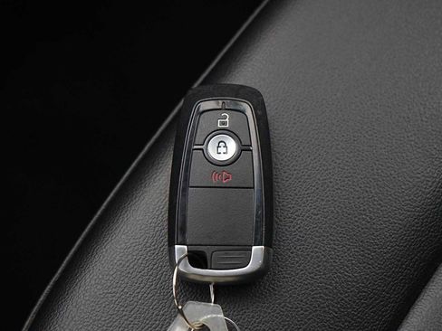 Used 2020 Ford Edge SEL image 28