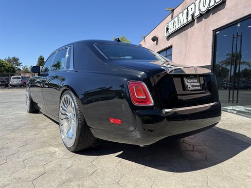 Used 2027 Rolls-Royce Phantom Sedan RWD image 3