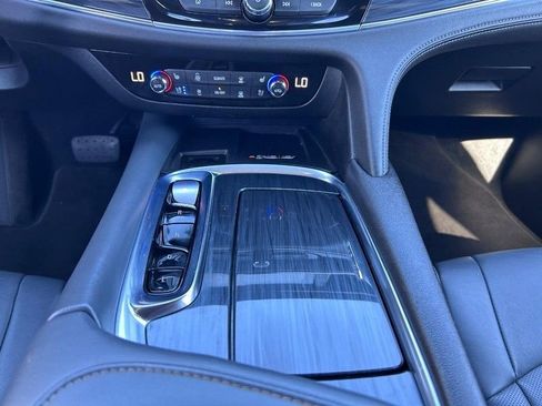 Used 2022 Buick Enclave Premium image 19