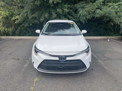 Used 2026 Toyota Corolla LE FWD image 6