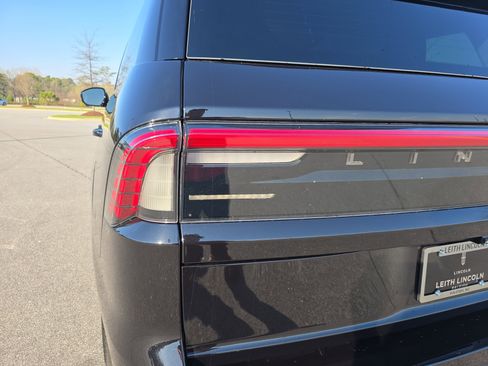 New 2026 Lincoln Navigator Premiere image 35