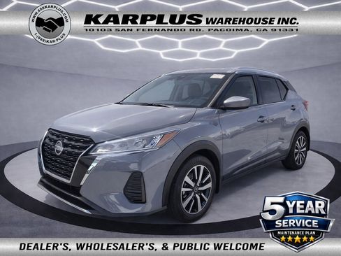Used 2024 Nissan Kicks SV image 1