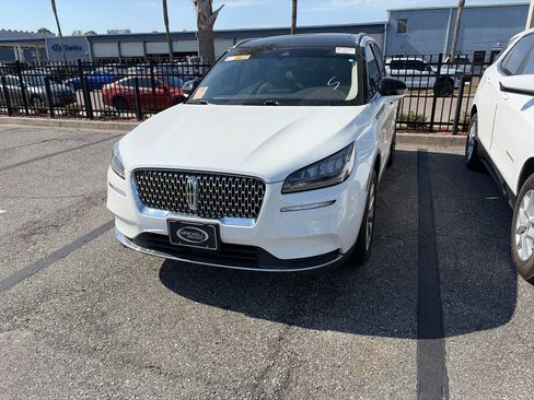 Used 2022 Lincoln Corsair AWD w/ Premium Package image 2