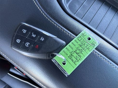 Used 2021 GMC Yukon XL SLT image 28