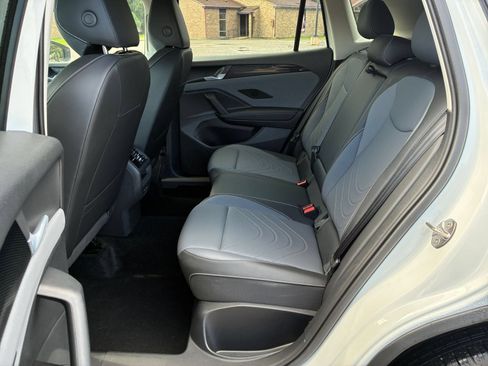 Used 2026 Volkswagen Tiguan SE AWD/4WD image 23