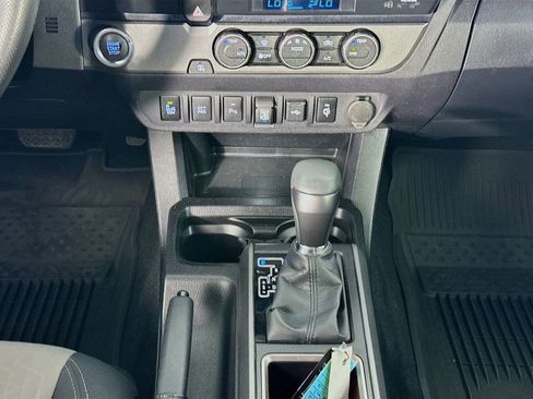 Used 2022 Toyota Tacoma TRD Off-Road w/ Technology Package image 37