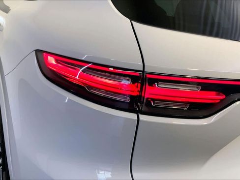 Used 2022 Porsche Cayenne Platinum Edition image 30