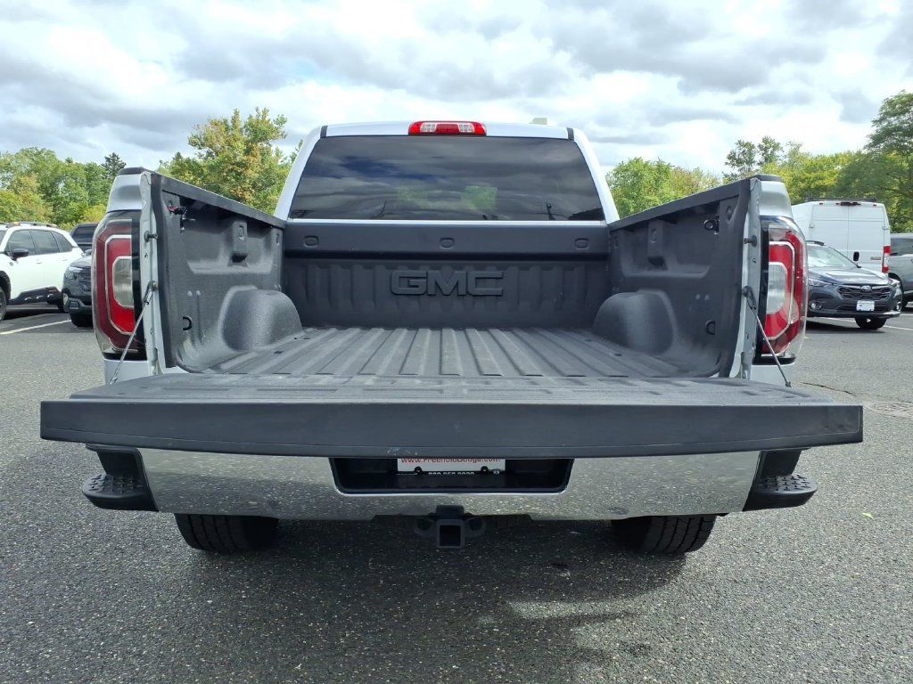 Used 2018 GMC Sierra 1500 SLT w/ SLT Premium Package AWD/4WD image 18