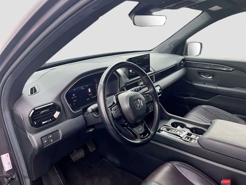 Used 2025 Honda Pilot Black Edition image 9