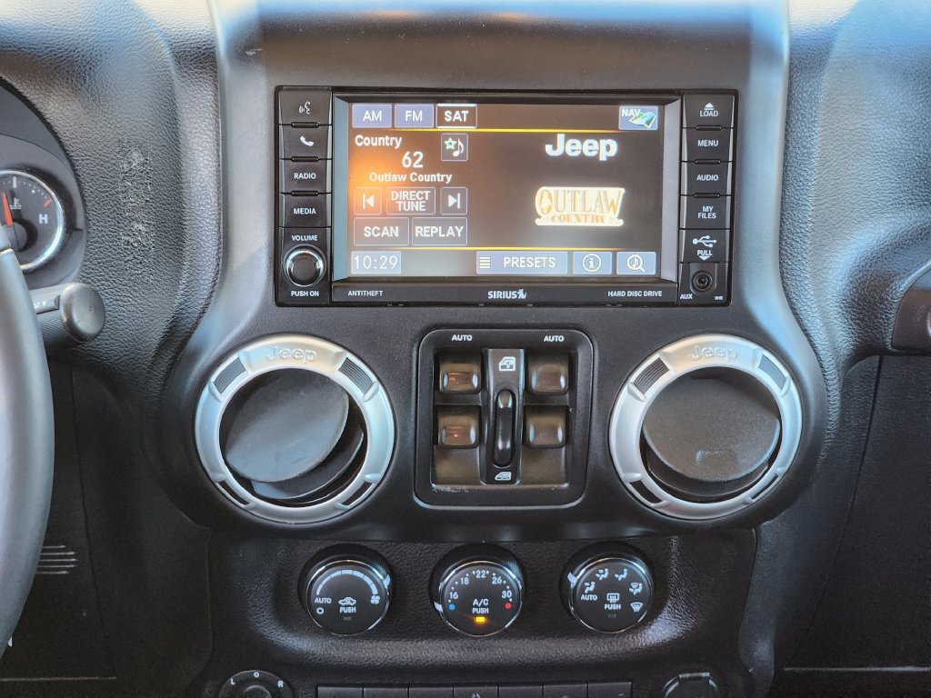 Used 2017 Jeep Wrangler Unlimited Sahara w/ Connectivity Group AWD/4WD image 19