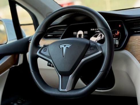 Used 2019 Tesla Model X 75D image 13