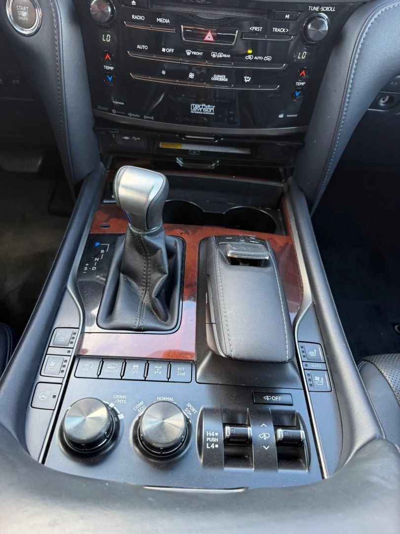 Used 2016 Lexus LX 570 4WD w/ Luxury Package image 28