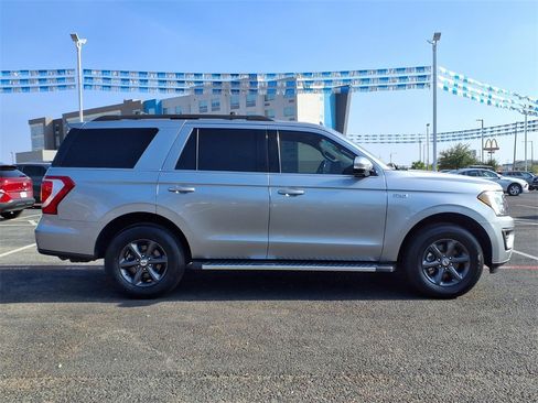 Used 2021 Ford Expedition XLT image 6
