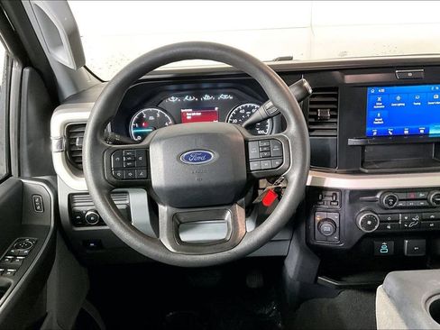 Used 2025 Ford F250 XLT image 5