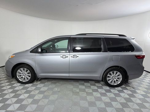 Used 2017 Toyota Sienna XLE 7 PASSENGER image 8