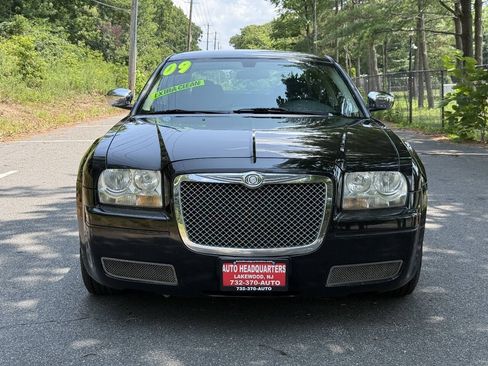 Used 2009 Chrysler 300 LX RWD image 2