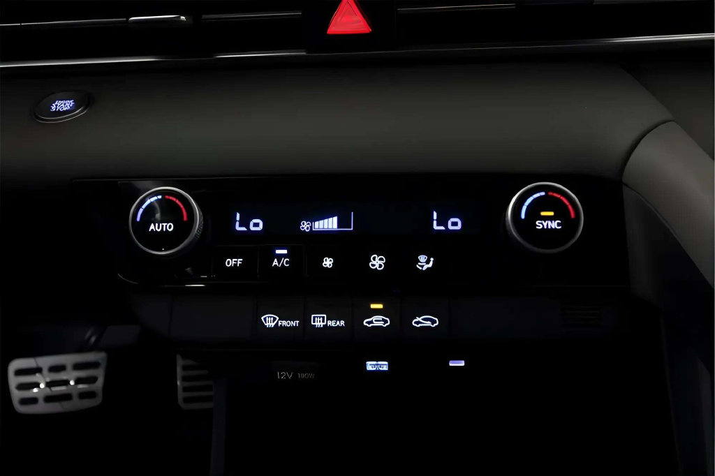 Used 2025 Hyundai Elantra Sport FWD image 22