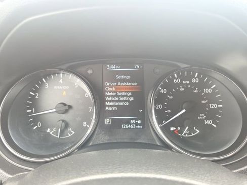 Used 2017 Nissan Rogue SV w/ SV Premium Package image 42