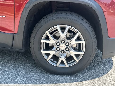 Used 2020 GMC Acadia SLT w/ Driver Alert Package II FWD image 11