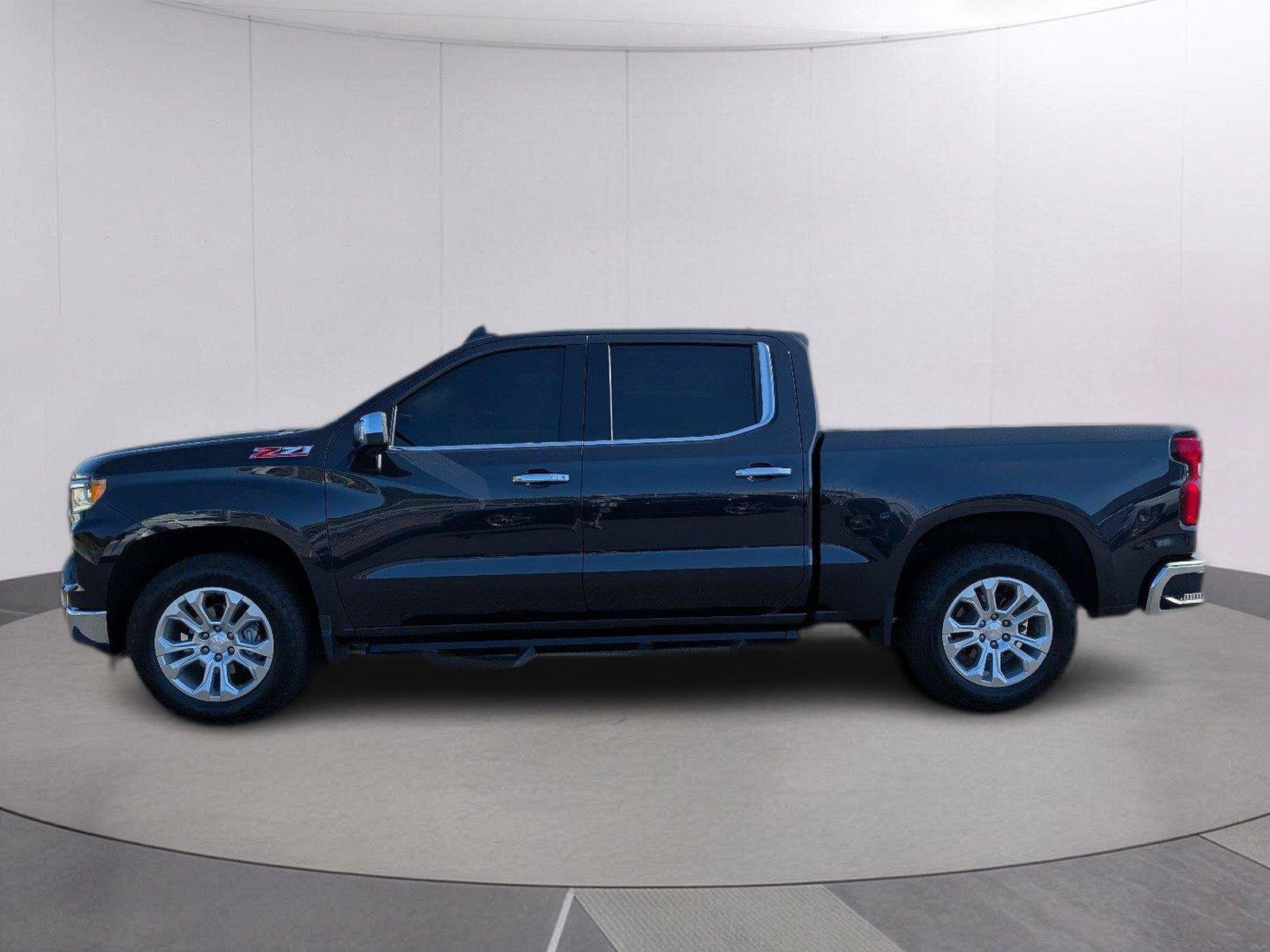 Used 2024 Chevrolet Silverado 1500 LTZ AWD/4WD image 2