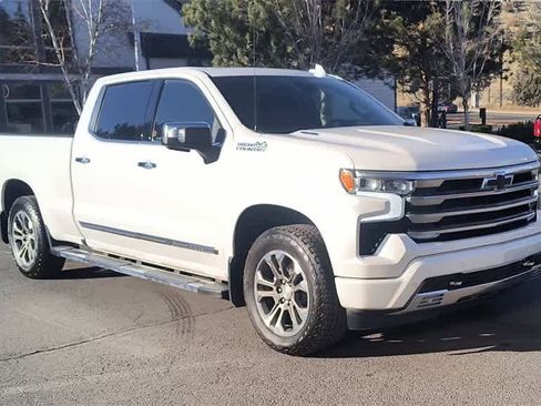 Used 2024 Chevrolet Silverado 1500 High Country w/ Technology Package image 3
