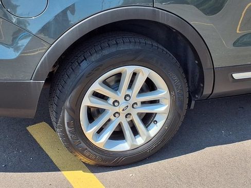 Used 2016 Ford Explorer XLT w/ Equipment Group 202A FWD image 27
