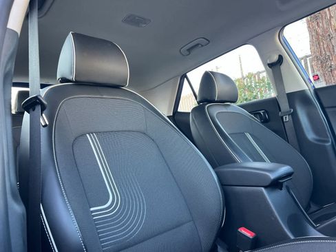 Certified 2022 Hyundai Venue Limited image 17