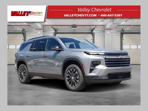 New 2026 Chevrolet Traverse LT w/ Sun and Wheel Package AWD/4WD image 1