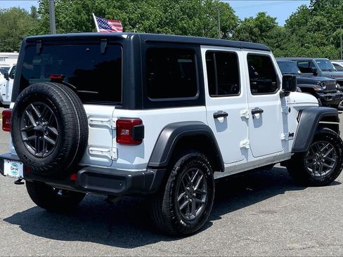 Used 2024 Jeep Wrangler Unlimited Sport AWD/4WD image 12